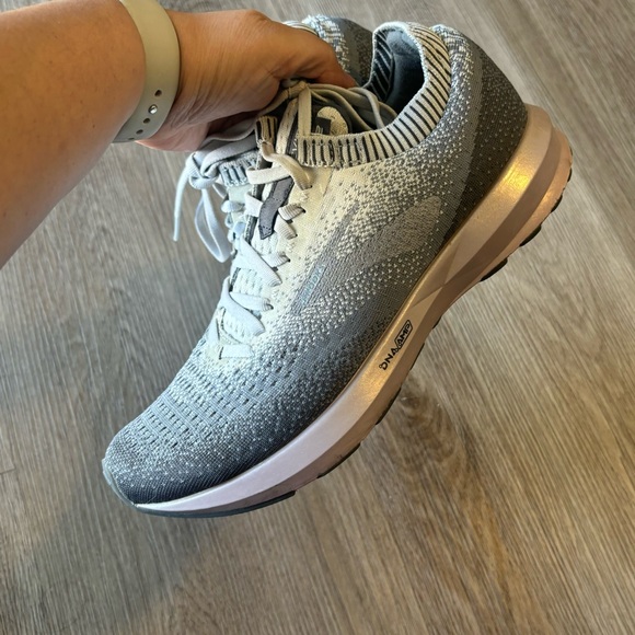 Women’s BROOKS Levitate 2 Running Shoes - Picture 3 of 7